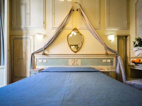 Antica Residenza D'Azeglio Room&Breakfast di Charme : photo 6 de la chambre chambre double ou lits jumeaux