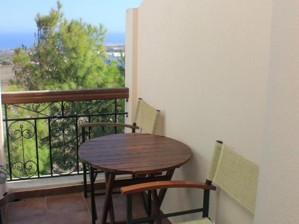 Costa Marina Villas : photo 5 de la chambre chambre quadruple avec balcon