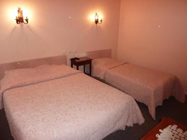 Hôtel Restaurant du Pont-Vieux : photo 6 de la chambre chambre triple