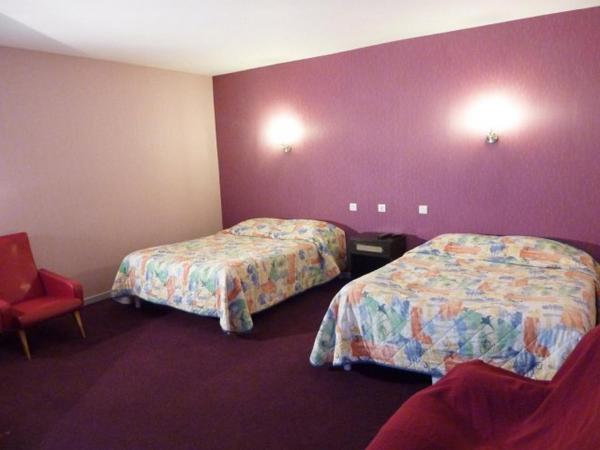 Hôtel Restaurant du Pont-Vieux : photo 3 de la chambre chambre quadruple