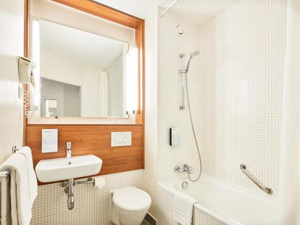 Campanile Łódź : photo 2 de la chambre chambre lits jumeaux