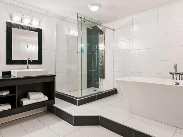 Best Western Plus Village Park Inn : photo 10 de la chambre suite lit king-size – non-fumeurs