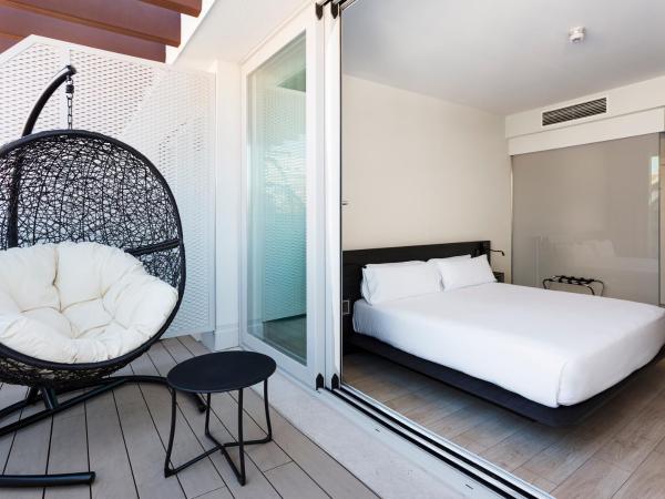 B&B HOTEL Madrid Centro Puerta del Sol : photo 2 de la chambre hébergement double premium avec terrasse