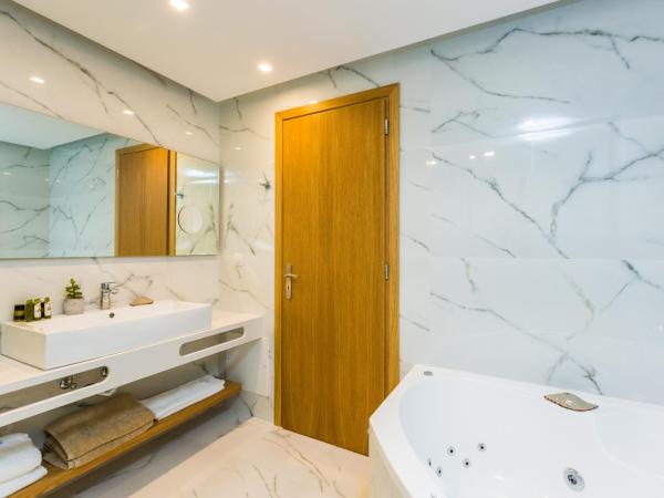 Menta City Boutique Hotel : photo 4 de la chambre suite menta deluxe avec jacuzzi