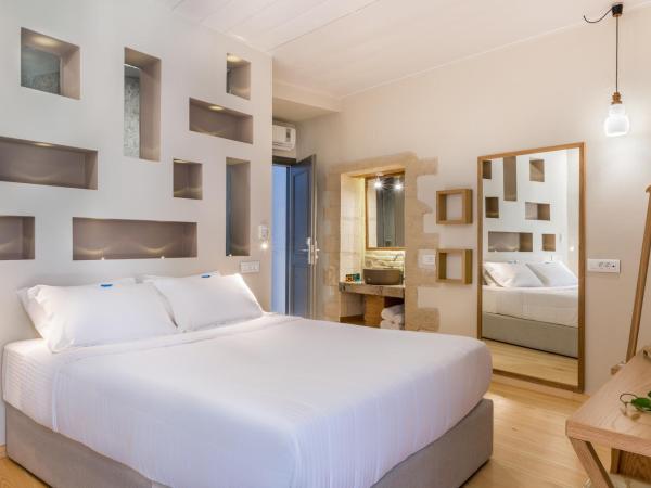 Hotel Off : photo 1 de la chambre chambre double de luxe avec balcon - vue sur ville