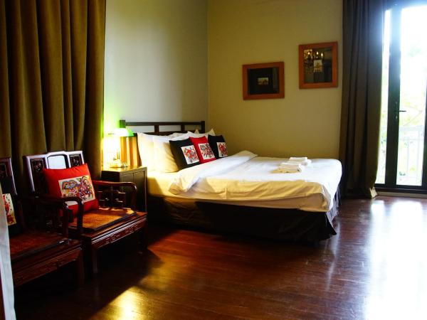 VILLA BANGKOK formerly VILLA PHRA SUMEN : photo 2 de la chambre chambre de luxe avec lit king-size - vue sur canal