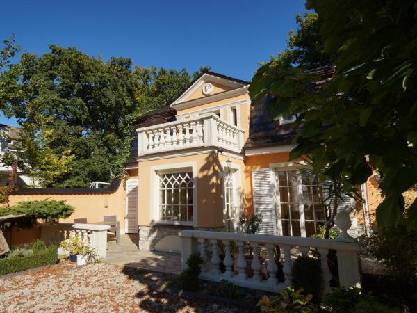 Yacht- , und Reisemobilhafen