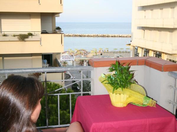 Hotel Cadiz : photo 5 de la chambre chambre quadruple