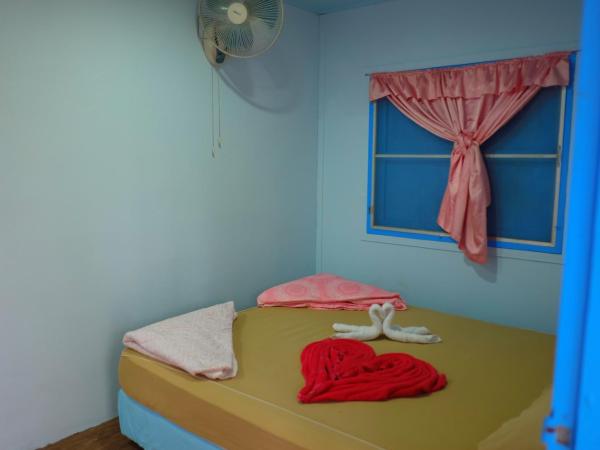 Chokdee Resort : photo 7 de la chambre bungalow avec ventilateur