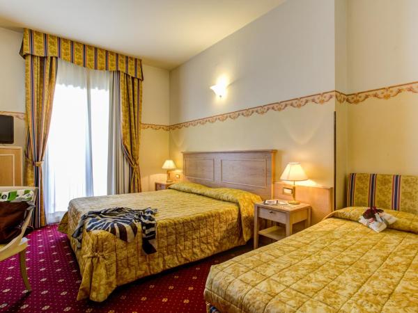 Hotel Byron : photo 1 de la chambre chambre triple - vue sur mer