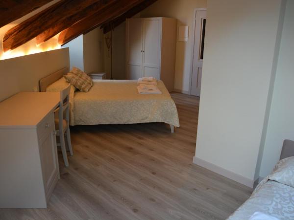 Guest House Ca' dell'Angelo : photo 2 de la chambre chambre quadruple supérieure avec salle de bains privative