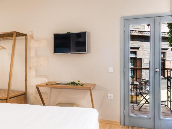 Hotel Off : photo 2 de la chambre chambre double de luxe avec balcon - vue sur ville