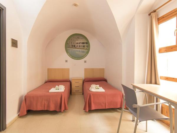 Albergue Inturjoven Córdoba : photo 2 de la chambre chambre lits jumeaux avec salle de bains privative