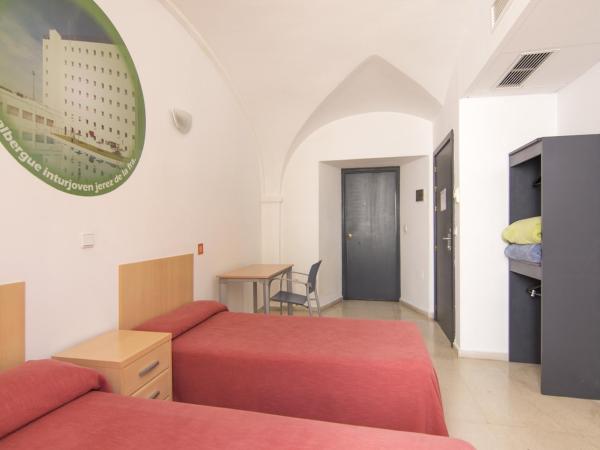 Albergue Inturjoven Córdoba : photo 5 de la chambre chambre lits jumeaux avec salle de bains privative