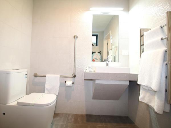 FERNZ Motel & Apartments Birkenhead : photo 5 de la chambre studio deluxe lit king-size