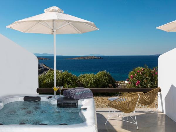 Mykonos Bay Resort & Villas : photo 4 de la chambre suite privée artistique de luxe avec jacuzzi extérieur et piscine privée - vue sur mer - annexe