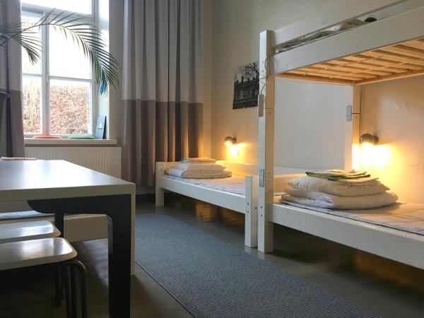 Hostel Suomenlinna : photo 4 de la chambre chambre quadruple avec salle de bains commune