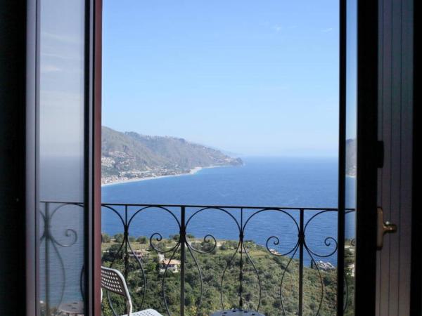 Villa Astoria : photo 1 de la chambre petite chambre double supérieure avec balcon - vue sur mer