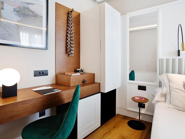 One Shot Palacio Conde de Torrejón 09 : photo 5 de la chambre chambre double Économique