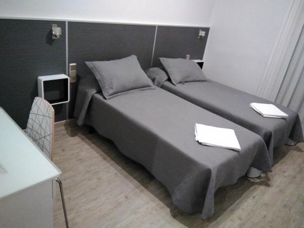 Hostal Jemasaca-Palma61 : photo 5 de la chambre chambre lits jumeaux