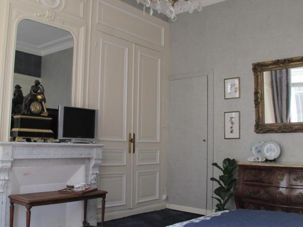 La Bourgogne en Ville : photo 6 de la chambre chambre double avec salle de bains privative séparée