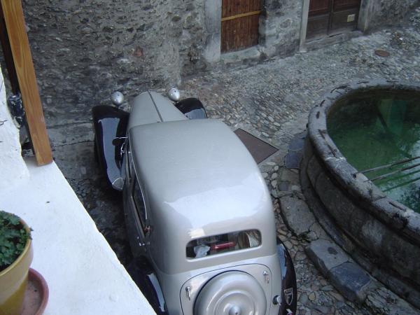 Au Cheval Blanc - appartements et chambres d'hôtes : photo 7 de la chambre appartement avec vue sur la montagne