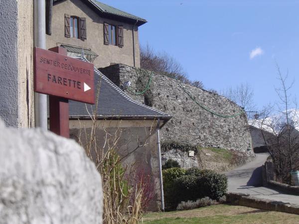 Au Cheval Blanc - appartements et chambres d'hôtes : photo 8 de la chambre appartement avec vue sur la montagne