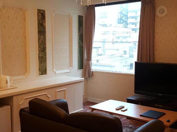 Royal Hotel Shinokubo : photo 3 de la chambre chambre triple avec lit d'appoint - non-fumeurs 