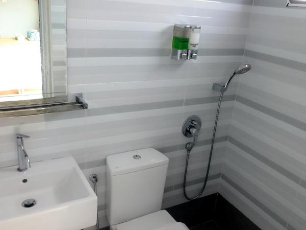 Tropical Villa Kuantan : photo 4 de la chambre chambre lit king-size deluxe