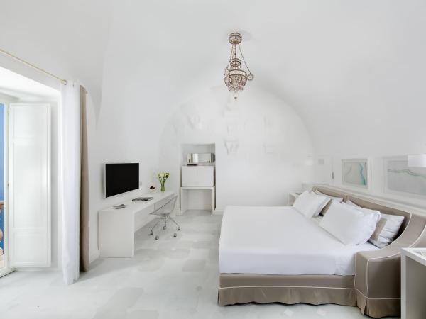 Bellevue Syrene : photo 2 de la chambre suite lit queen-size avec baignoire spa