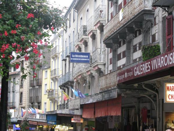 Au Berceau de Bernadette : photo 7 de la chambre studio avec chambre et balcon - st michel archange