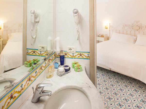 Hotel Continental Ischia : photo 5 de la chambre chambre triple