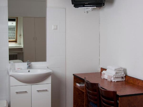 Hotel Benno : photo 1 de la chambre chambre lits jumeaux avec salle de bains commune