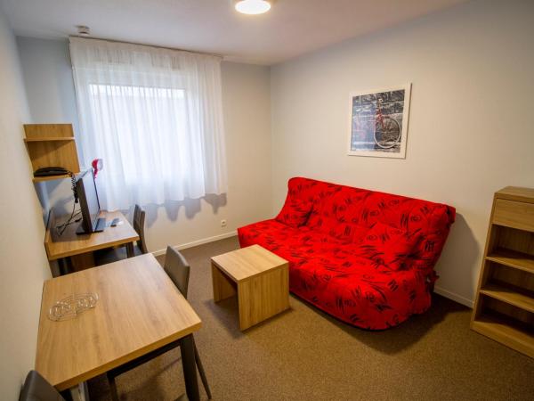 KOSY Appart'hôtel Le Champ De Mars Reims : photo 6 de la chambre appartement