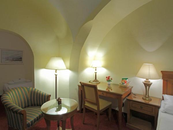 Hotel Romantik Eger : photo 3 de la chambre chambre triple