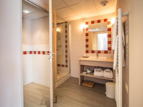 Hôtel La Réserve : photo 2 de la chambre chambre familiale