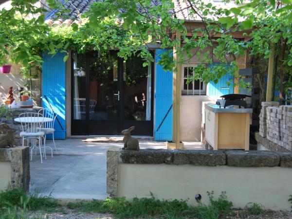 Les Volets Bleus Provence : photo 1 de la chambre studio avec terrasse