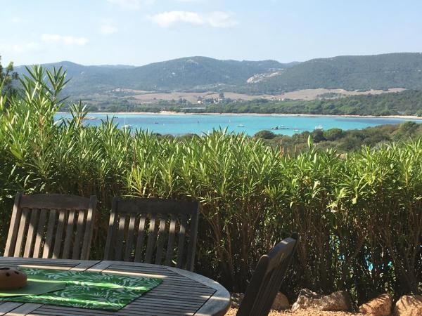Residence Bellavista à Santa Giulia, proche de la plage et vue mer : photo 1 de la chambre villa 1 chambre avec vue sur la mer