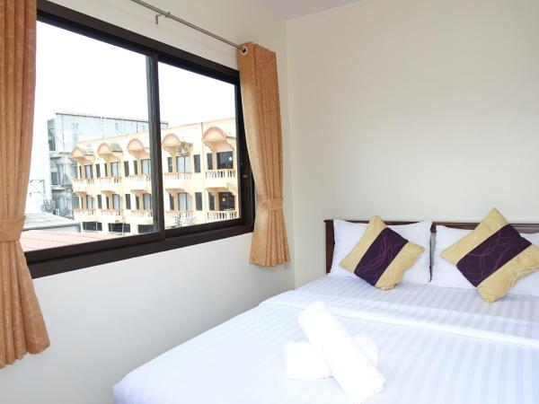 Baan Taweesuk Guest House : photo 10 de la chambre chambre double supérieure