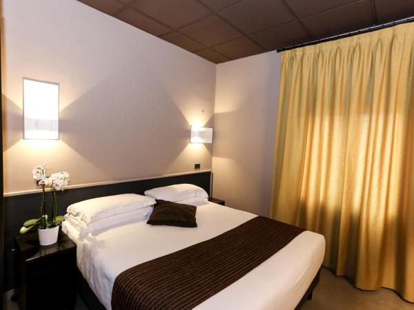 Hotel Mignon : photo 2 de la chambre chambre double avec salle de bains privative