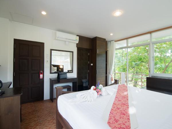 Lanta Nice Beach House : photo 5 de la chambre chambre double deluxe avec balcon