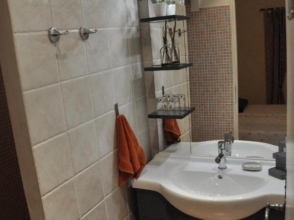 Mas Clement - Chambre et table d'hôtes : photo 6 de la chambre chambre lits jumeaux