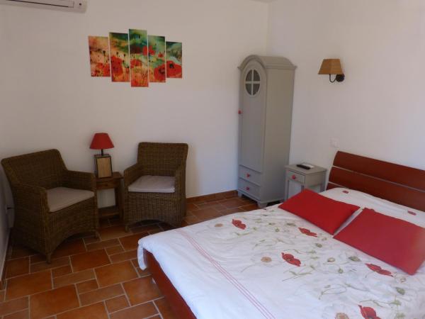 Gîte du Pagoulin - Chambres d'hôtes : photo 4 de la chambre chambre double avec terrasse