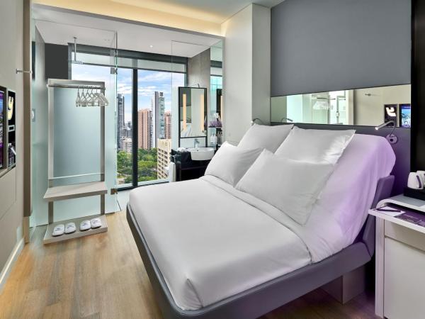 YOTEL Singapore Orchard Road : photo 8 de la chambre hébergement lit queen-size premium avec vue