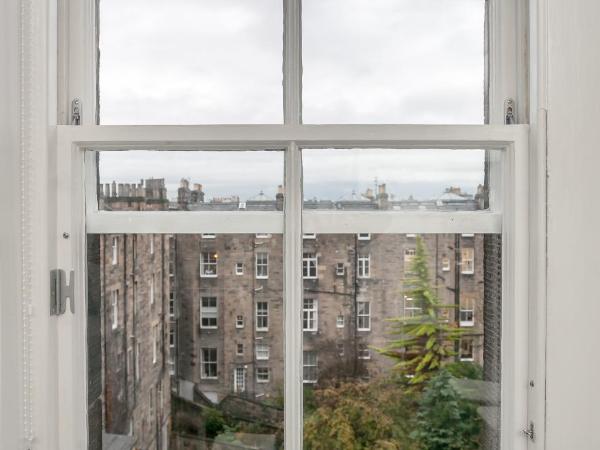 West End Hotel : photo 8 de la chambre lit dans un dortoir mixte de 9 lits avec salle de bains privative