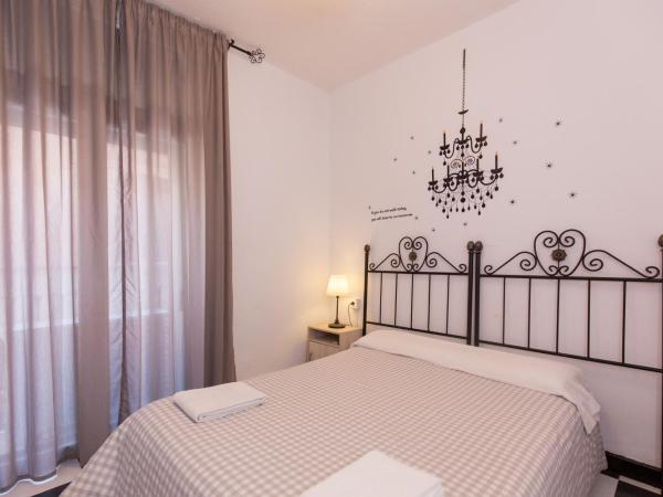 Pension Mesones : photo 5 de la chambre chambre double ou lits jumeaux avec salle de bains commune