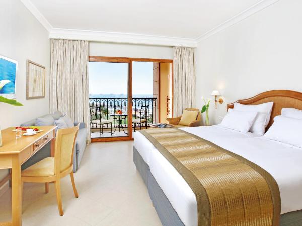 Mövenpick Resort & Marine Spa Sousse : photo 1 de la chambre chambre lit king-size classique - vue partielle sur mer