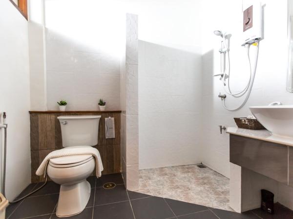 The Old City Wall Inn : photo 9 de la chambre chambre lits jumeaux supérieure - vue sur ville