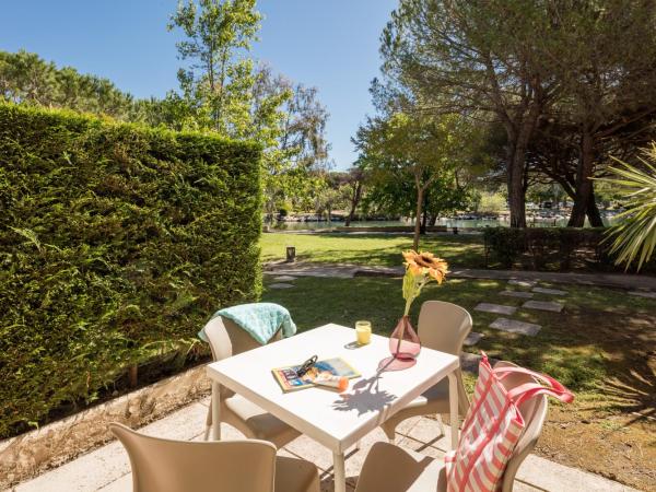 Résidence Pierre & Vacances Les Rives de Cannes Mandelieu : photo 1 de la chambre appartement 1 chambre avec terrasse (4 personnes) - rez-de-jardin