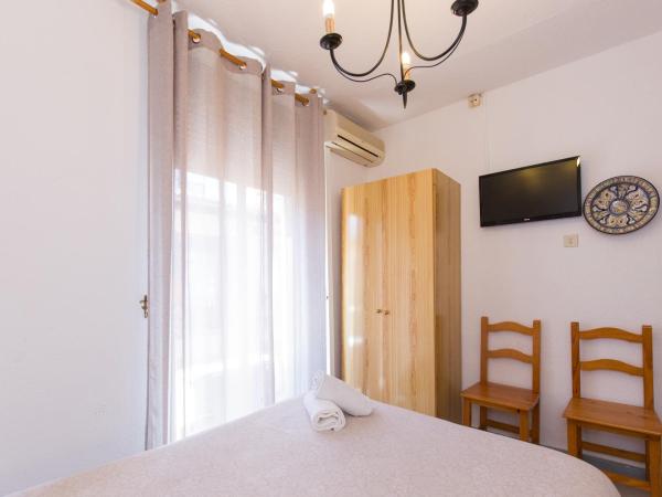 Pension Mesones : photo 6 de la chambre chambre double ou lits jumeaux avec salle de bains privative